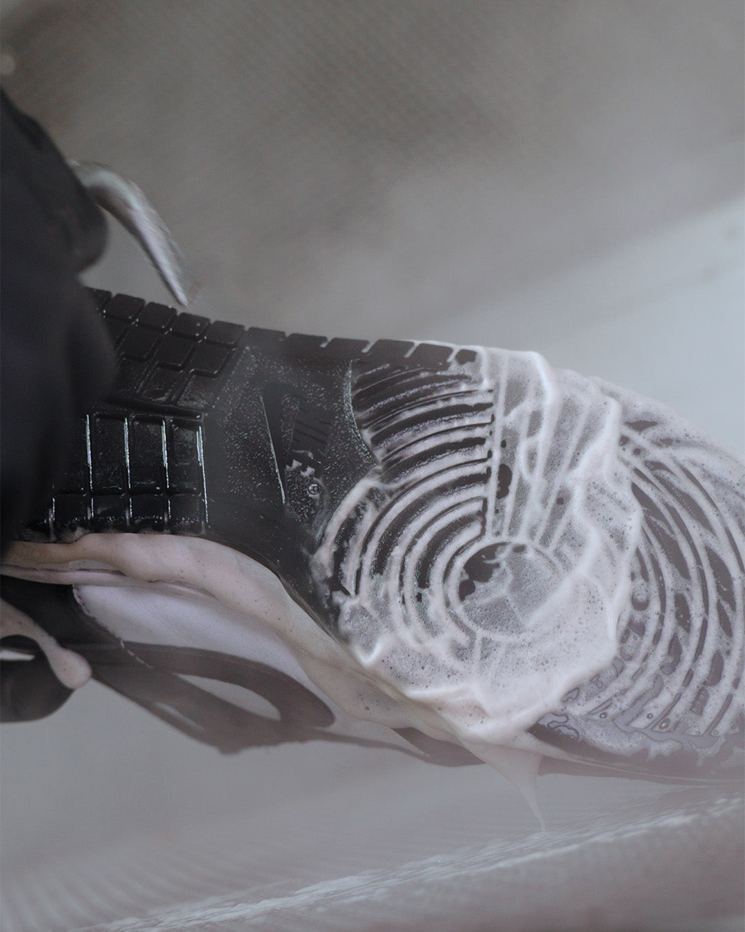 POOMS: Premium Schoenreiniging voor Sneakers en Meer – Ontdek de Kwaliteit achter de Glans