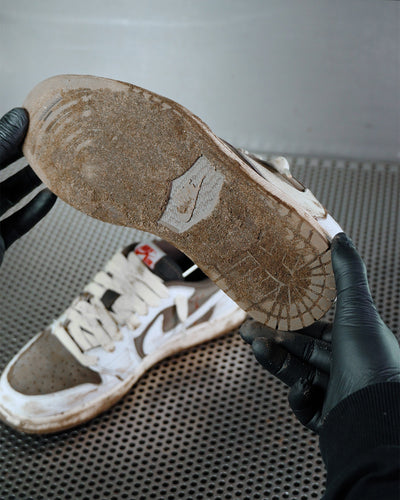 Sneakers met de hand reinigen bij de Pooms schoonmaakservice